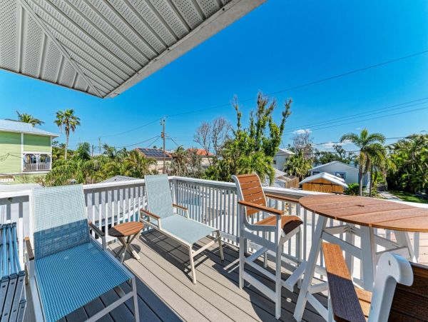 Bradenton Beach Vacation Home Four Bedroom Walk to Beach