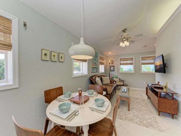 Bradenton Beach Vacation Home Four Bedroom Walk to Beach