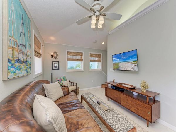 Bradenton Beach Vacation Home Four Bedroom Walk to Beach