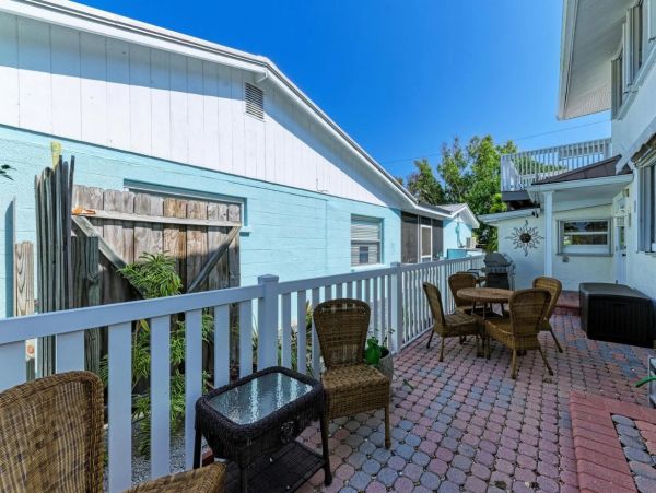 Bradenton Beach Vacation Home Four Bedroom Walk to Beach