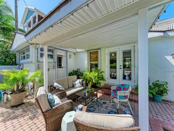 Bradenton Beach Vacation Home Four Bedroom Walk to Beach