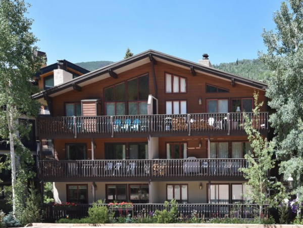 Walk to Chair lift 6 in Golden Peak and shopping and dining in Vail Village