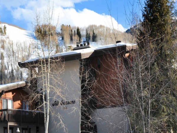 Walk to Chair lift 6 in Golden Peak and shopping and dining in Vail Village