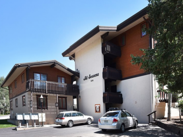 Walk to Chair lift 6 in Golden Peak and shopping and dining in Vail Village