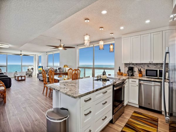 Madeira Beach Beachfront Condo Rental - Gulf Coast 2-Bedroom Vacation Home