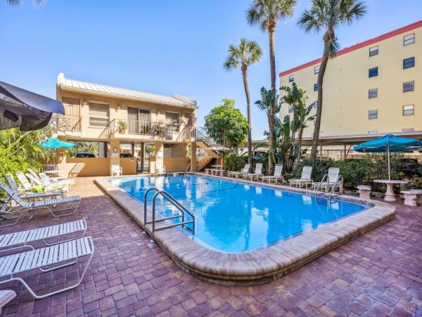 Madeira Beach Beachfront Condo Rental - Gulf Coast 2-Bedroom Vacation Home