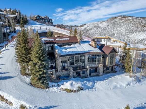 Park City Vacation Home Nine Bedroom Ski in - Ski out