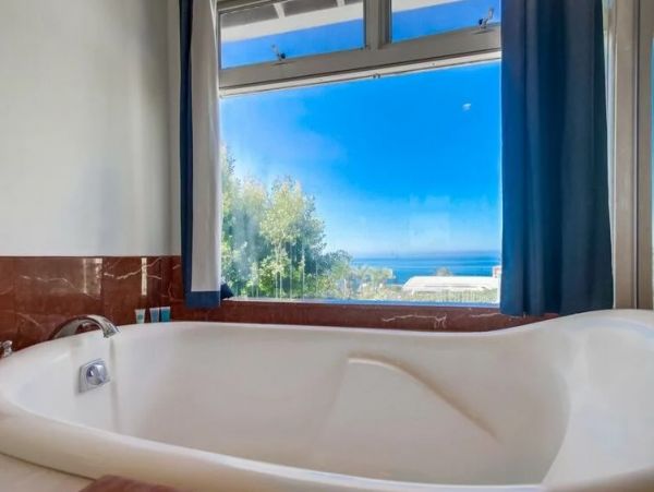 La Jolla Vacation Home Sleeps Ten Guests Ocean Views