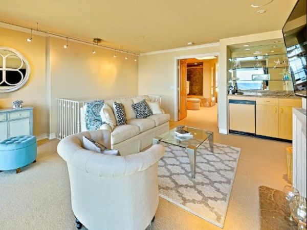 La Jolla Luxury Vacation Home with Three Bedrooms