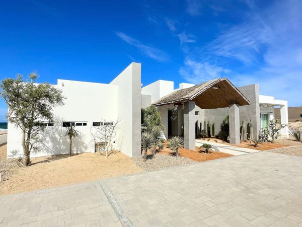 Luxury Beachfront 5 Bedroom Villa in Los Cabos