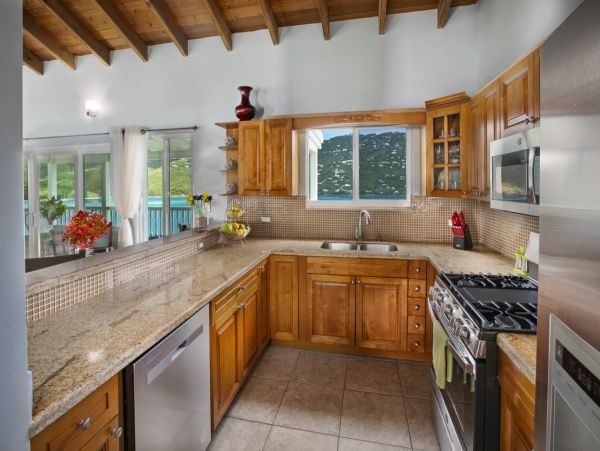 Spacious 4 Bedroom Vacation Rental with Amazing Views
