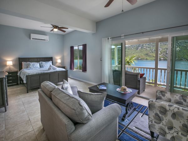 Spacious 4 Bedroom Vacation Rental with Amazing Views