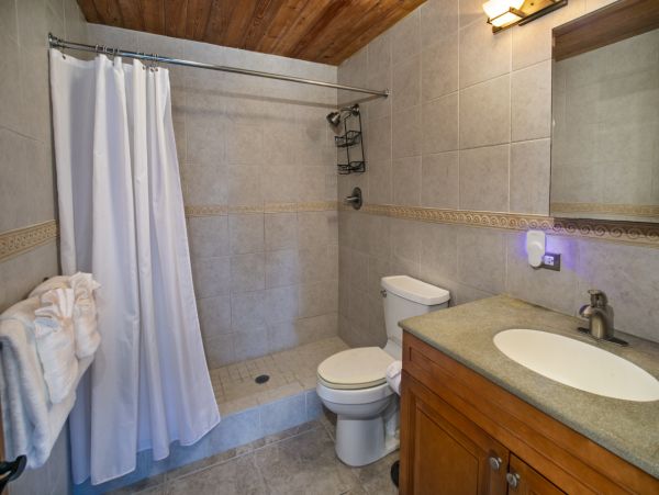 Spacious 4 Bedroom Vacation Rental with Amazing Views