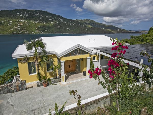 Spacious 4 Bedroom Vacation Rental with Amazing Views