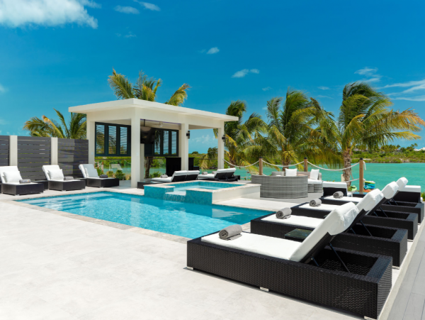 Luxury Vacation Rental with 4 Bedrooms in Turks and Caicos