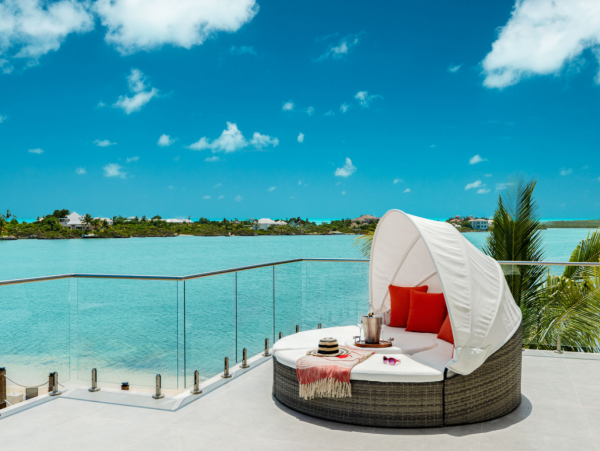 Luxury Vacation Rental with 4 Bedrooms in Turks and Caicos