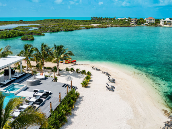 Luxury Vacation Rental with 4 Bedrooms in Turks and Caicos