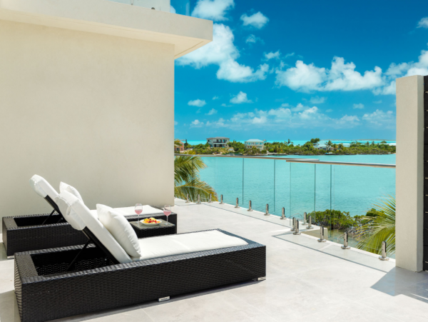 Luxury Vacation Rental with 4 Bedrooms in Turks and Caicos