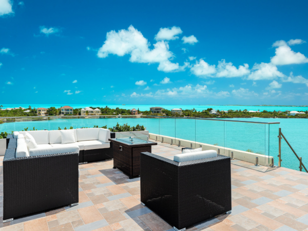 Luxury Vacation Rental with 4 Bedrooms in Turks and Caicos