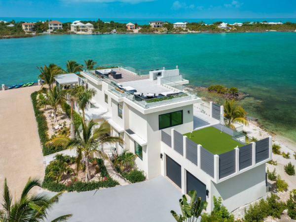 Luxury Vacation Rental with 4 Bedrooms in Turks and Caicos