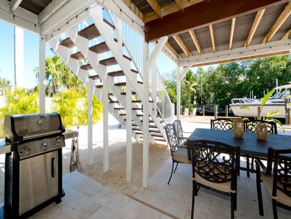 Only One Block to Beach Three Bedroom Vacation Home with Pool