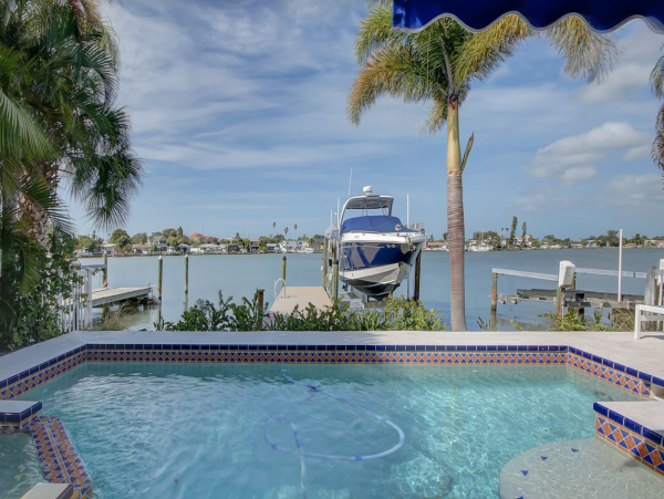 Waterfront Indian rocks Beach rental half mile to beach
