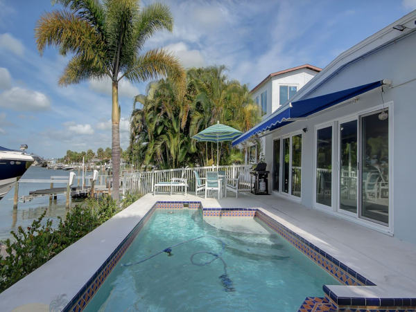 Waterfront Indian rocks Beach rental half mile to beach