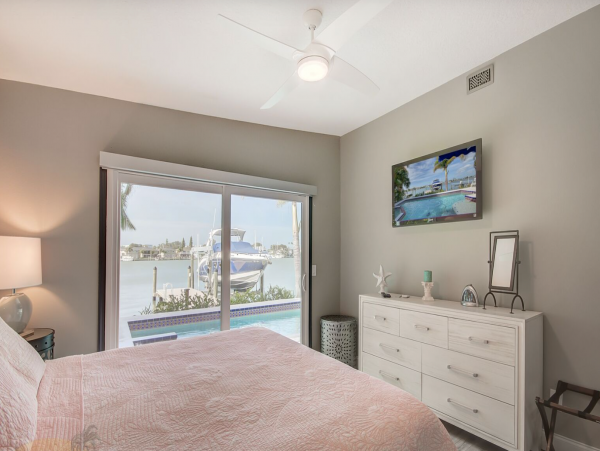 Waterfront Indian rocks Beach rental half mile to beach