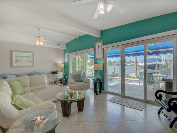 Waterfront Indian rocks Beach rental half mile to beach