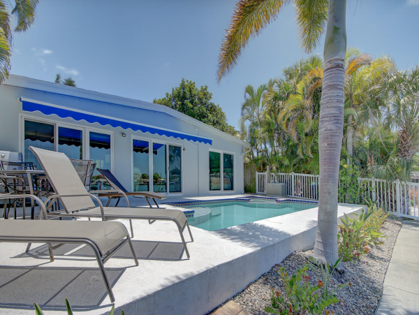 Waterfront Indian rocks Beach rental half mile to beach