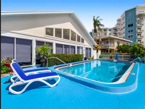 Fantastic Condo with outdoor pool and beach access