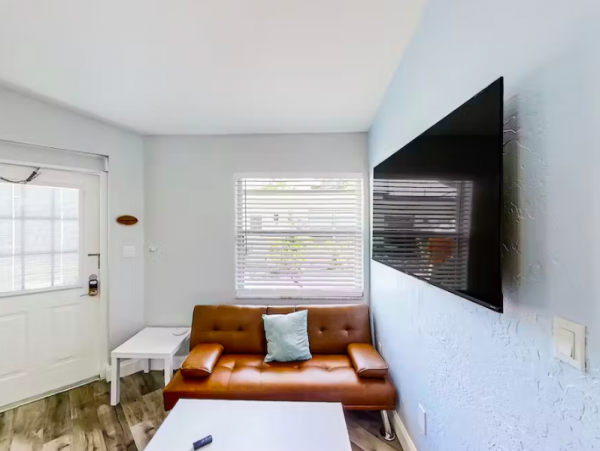 Fantastic Condo with outdoor pool and beach access