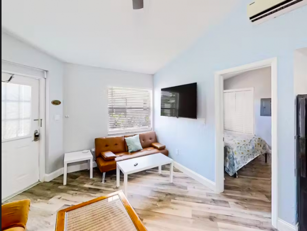 Fantastic Condo with outdoor pool and beach access