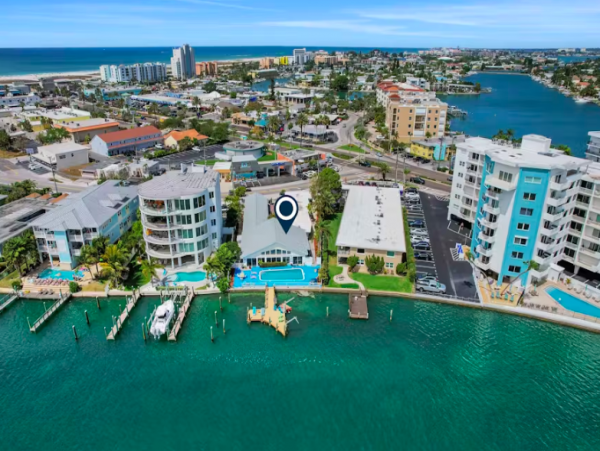 Fantastic Condo with outdoor pool and beach access