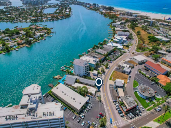 Fantastic Condo with outdoor pool and beach access