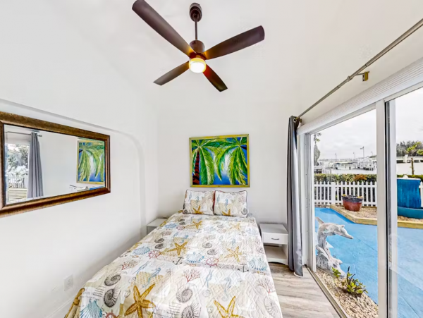 Bayfront Vacation Home with 3 Bedrooms in Treasure Island