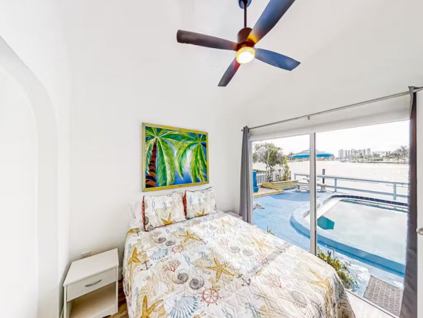 Bayfront Vacation Home with 3 Bedrooms in Treasure Island