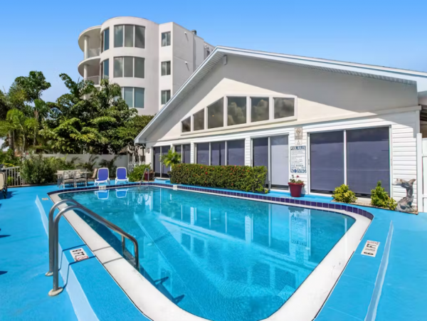 Bayfront Vacation Home with 3 Bedrooms in Treasure Island