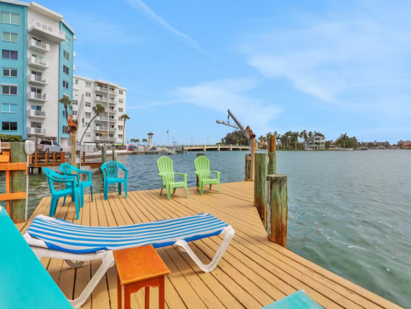 Bayfront Vacation Home with 3 Bedrooms in Treasure Island