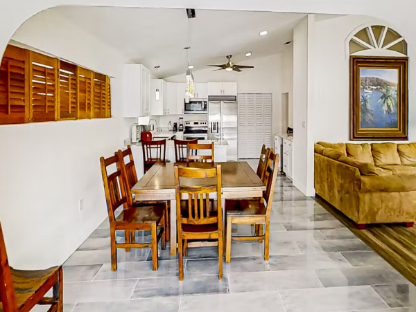 Bayfront Vacation Home with 3 Bedrooms in Treasure Island