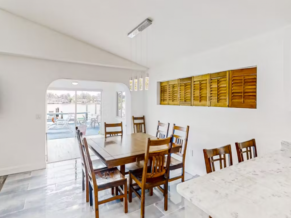 Bayfront Vacation Home with 3 Bedrooms in Treasure Island