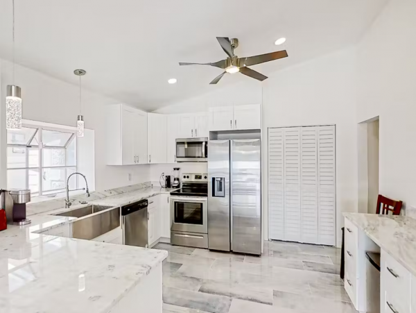 Bayfront Vacation Home with 3 Bedrooms in Treasure Island