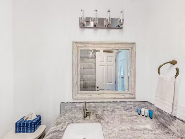 Bayfront Vacation Home with 3 Bedrooms in Treasure Island