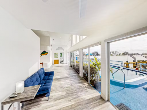 Bayfront Vacation Home with 3 Bedrooms in Treasure Island