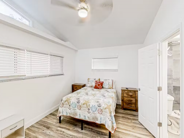 Bayfront Vacation Home with 3 Bedrooms in Treasure Island