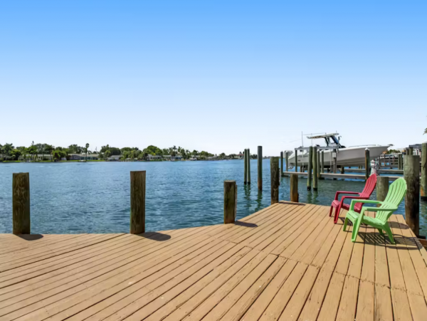 Bayfront Vacation Home with 3 Bedrooms in Treasure Island