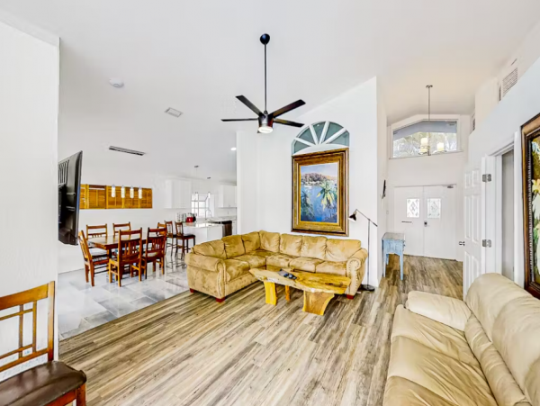 Bayfront Vacation Home with 3 Bedrooms in Treasure Island