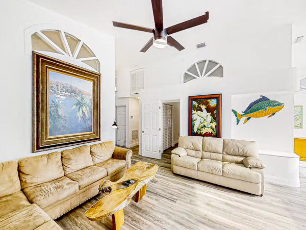 Bayfront Vacation Home with 3 Bedrooms in Treasure Island