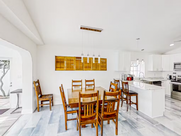 Bayfront Vacation Home with 3 Bedrooms in Treasure Island
