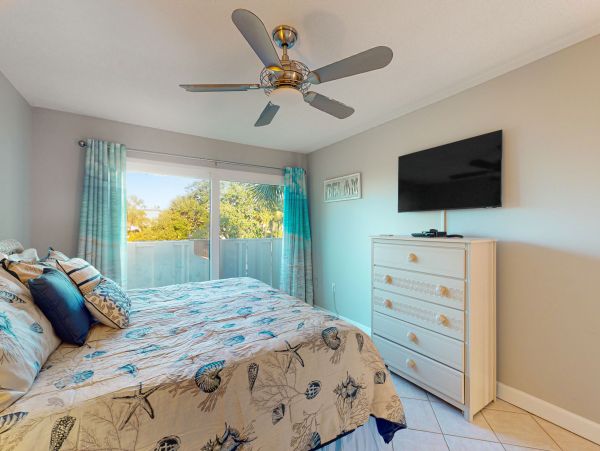Near the Beach One Bedroom Vacation Rental Condo in Longboat Key.